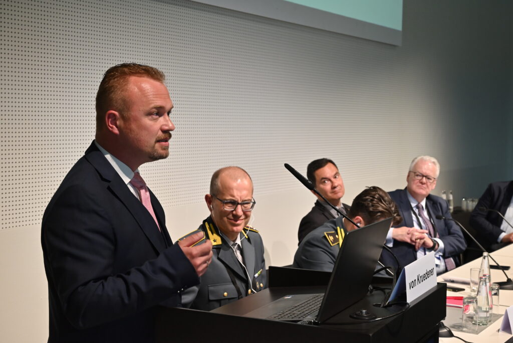 CEO der KLLaRA GmbH spricht zum aktuellen Einsatz von KI in der Polizeiarbeit